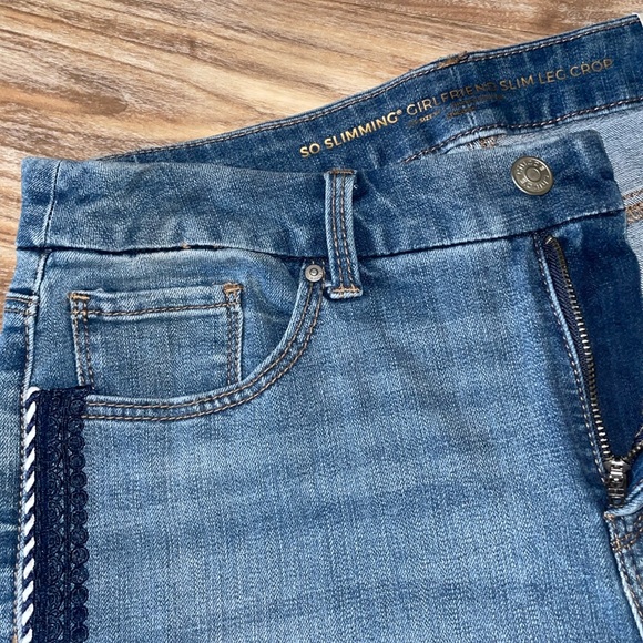 Chico’s So Slimming Rope Trimmed Girlfriend Crop Jean - Picture 5 of 9